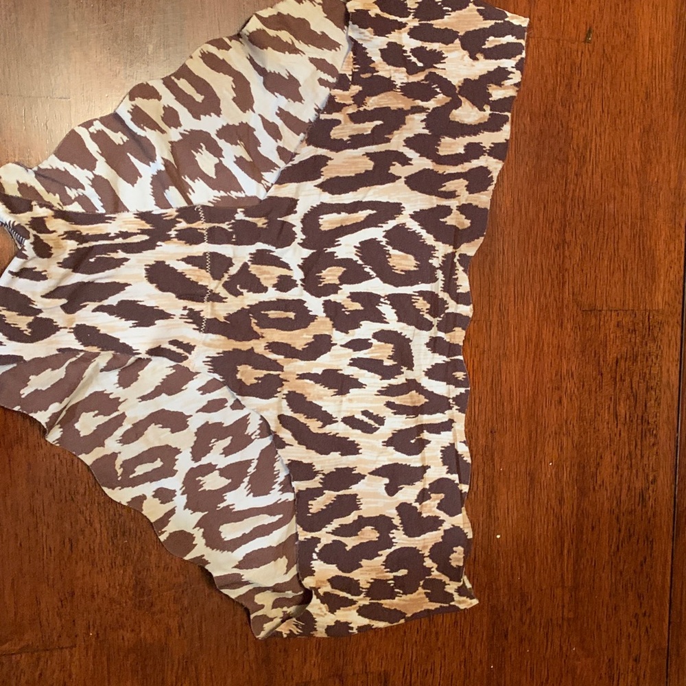 Leopard Print Bikini Bottoms sexy Victorias Secret, no lines,size M, new,no tags
